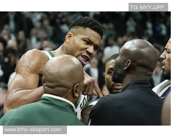 字母哥遭遇包夹困境半场12分钟仅得9分3助攻表现平平